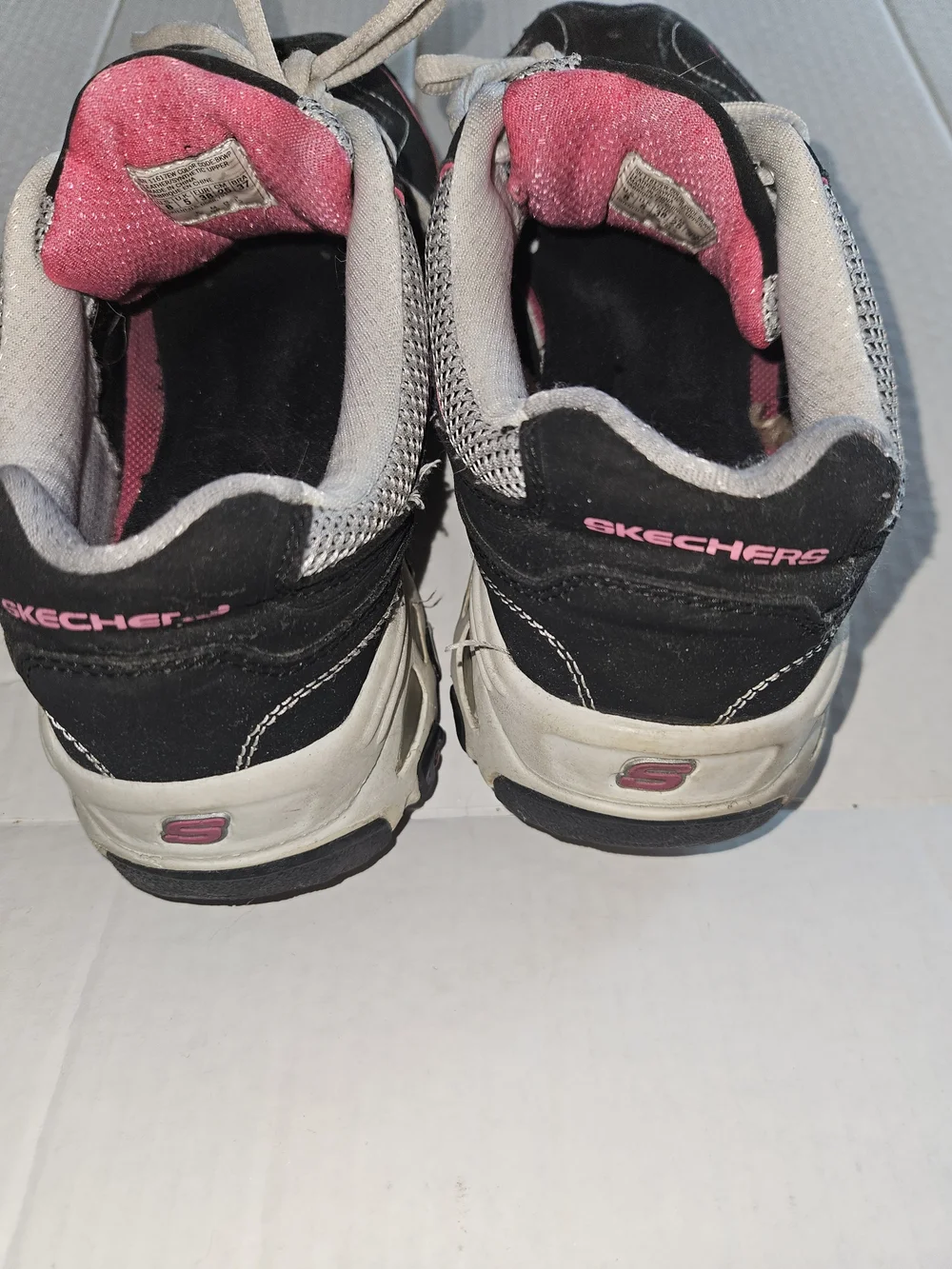 Skechers D'Lites Black and Pink Women's Athletic Sneakers